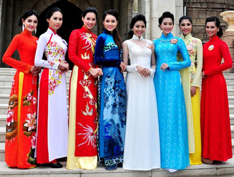 Vietnamese women in ao dai