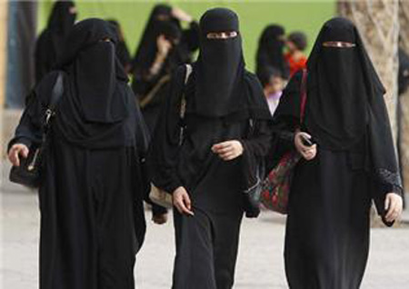 Saudi Arabian women wearing the traditional clothing