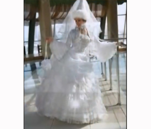 Kazakh koilek bride’s autumn-winter wedding dress
