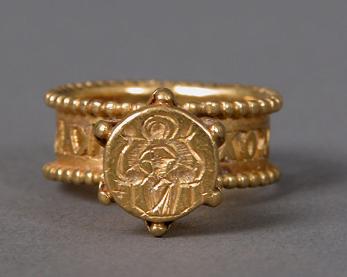 Gold signet ring with Virgin and Child, Byzantine, the 6th-7th century