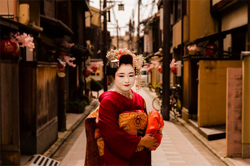 Modern female Japanese kimono ideas